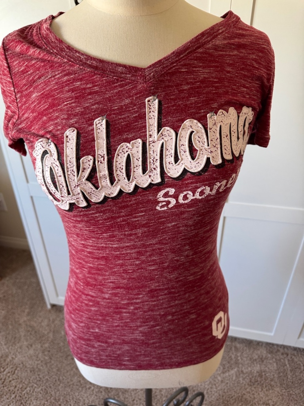 Women's Crimson Oklahoma Graphic V-Neck Tee